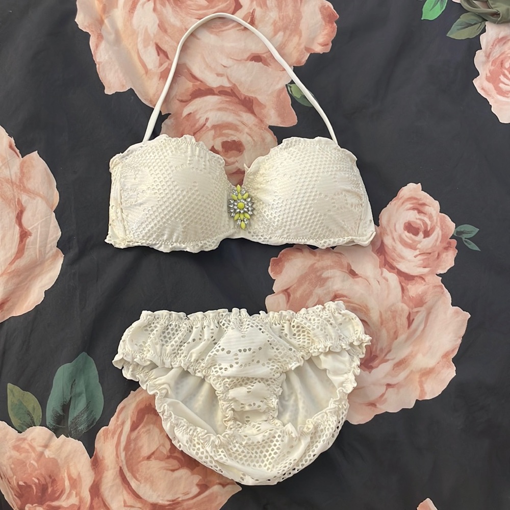 Calzedonia Bikini with removeable crystal pin accent